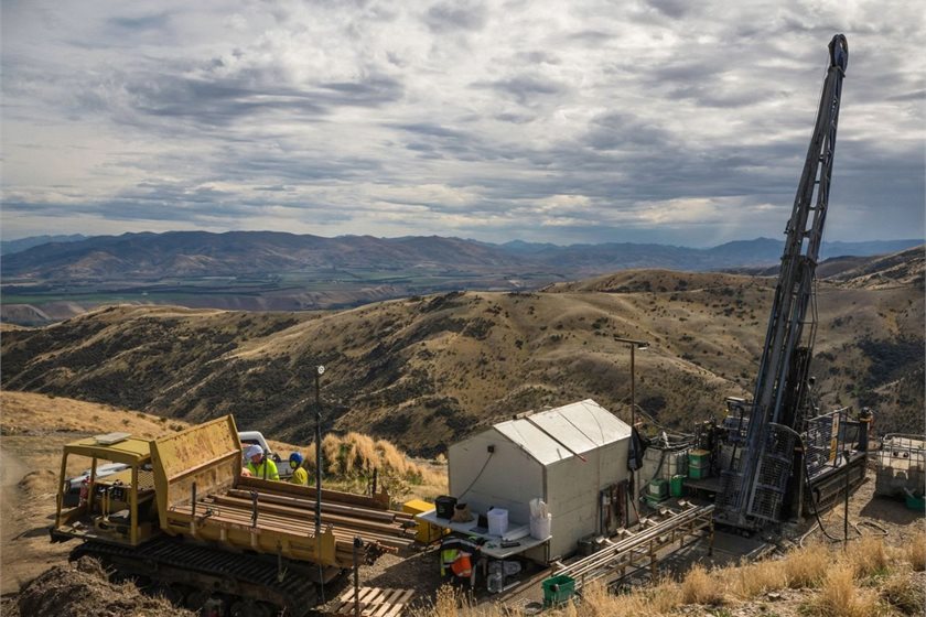 Santana Minerals Limited / Facebook