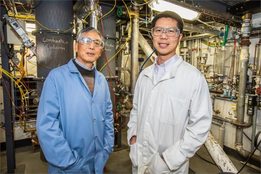 University of Canterbury Chemical and Process Engineers Professor Shusheng Pang (left) and Associate Professor Alex Yip.
