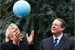 The world in their hands ... Richard Branson and Al Gore. The world in their hands ... Richard Branson and Al Gore.