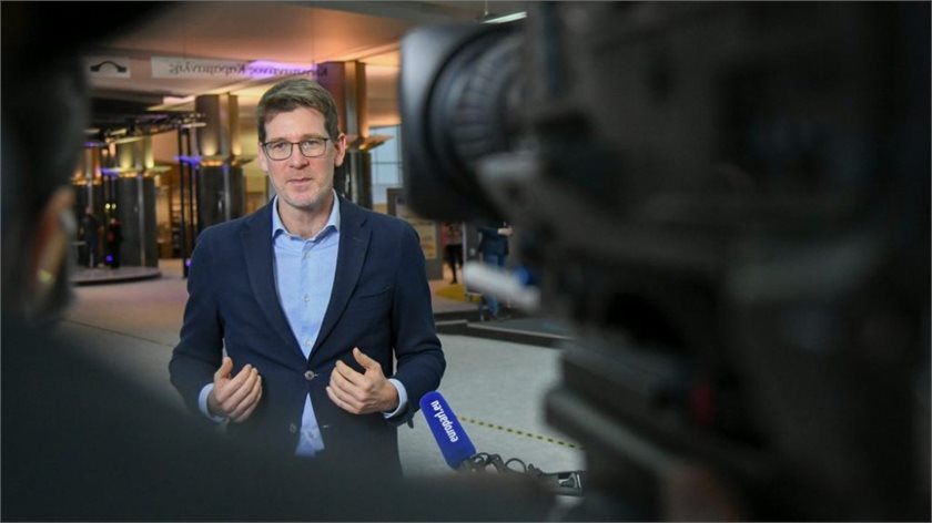 "The EPP must start playing ball," said Pascal Canfin, the chairman of the European Parliament's environment committee. "The last thing we want is for such an important decision to depend on five votes in plenary,” he told EURACTIV.