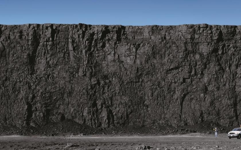 An 80-foot coal seam in the US: Fossil fuels should not get support, the OECD says.