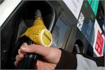 EU.. achieving growth while staying on track to achieve emissions cut target EU.. achieving growth while staying on track to achieve emissions cut target