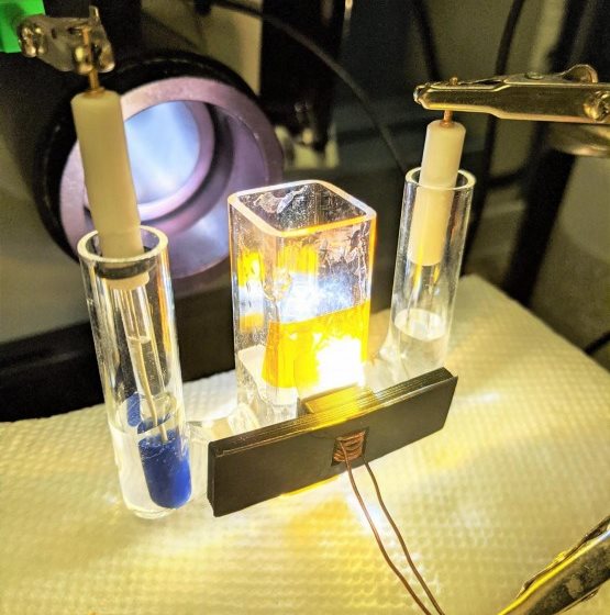 THE TEAM'S EXPERIMENTAL WATER-SPLITTING APPARATUS