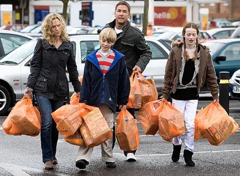 New World appeals to shoppers to bag use of bags of plastic bags