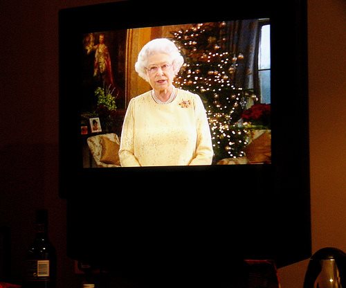 Queen goes green ... with offshore turbine