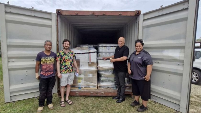 Cool roof application lead Hivi Puheke, Noah Bunkley, Sir Collin Tukuitinga and Niue site lead Jama'l Talagi-Veidreyaki