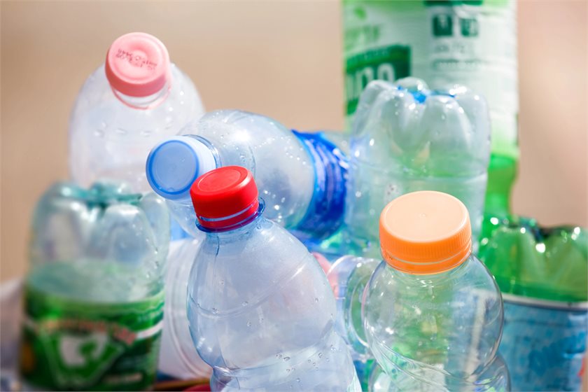A looming 2025 deadline to switch to more sustainable packaging was removed by the environment minister, who plans to work with the packaging industry on alternative options.