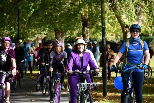 Christchurch Mayoral hopeful Sara Templeton (centre) is promising sustainable transport for the city.