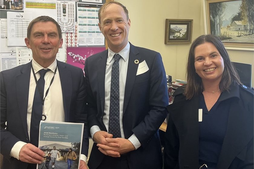 Andrew Eagles, NZGBC chief executive (centre) launched the manifesto last week
